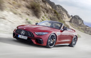 Mercedes SL AMG: il roadster dalle linee sinuose ed eleganti