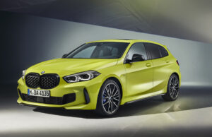 BMW M315i xDrive: 306 CV per la piccola supersportiva a quattro ruote motrici