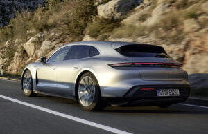 Cinque versioni per la nuova Porsche Taycan Sport Turismo