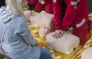 La rianimazione dopo un arresto cardiaco extraospedaliero: è più importante la rapidità con cui viene eseguita, piuttosto che chi la esegue