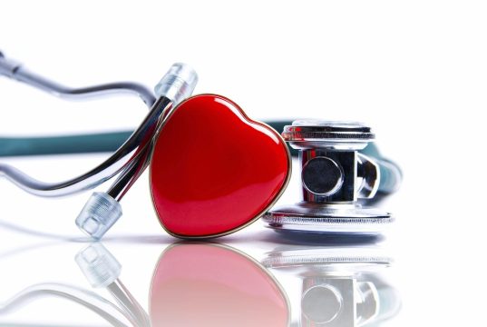 Stetoscopio digitale basato sull’intelligenza artificiale: rivoluzione nella diagnosi delle valvulopatie cardiache?